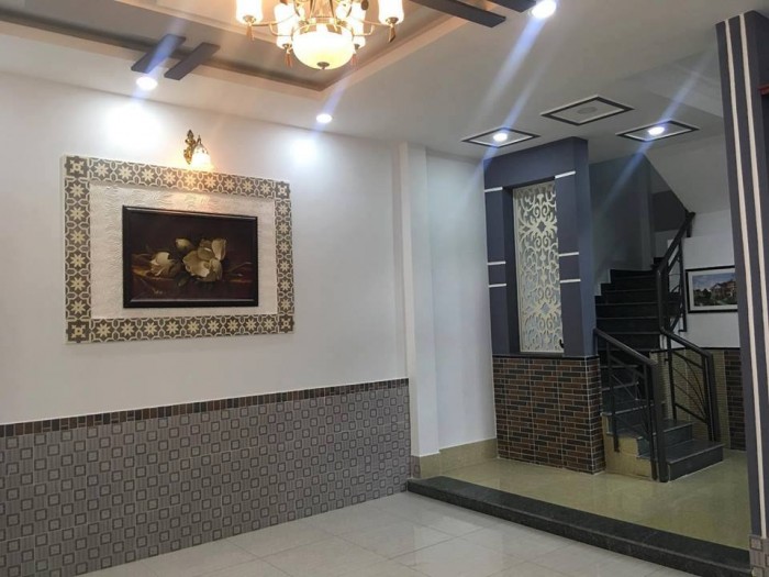 Nhà mới đẹp, lô góc, hẻm xe hơi, 50m2 vào ở ngay.