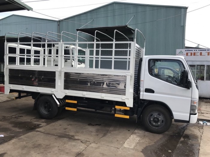 Xe tải Fuso Canter 4.7 thùng mui bạt, tải trọng 1.9 tấn - trả trước 50 triệu, giao xe ngay