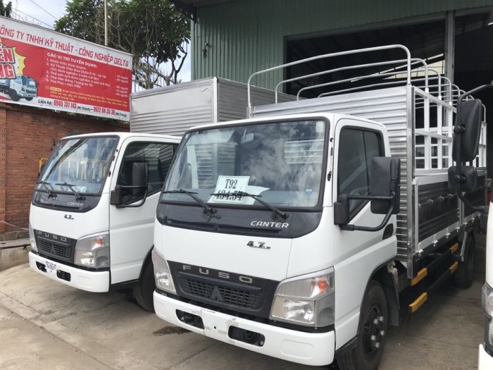Xe tải Fuso Canter 4.7 thùng mui bạt, tải trọng 1.9 tấn - trả trước 50 triệu, giao xe ngay