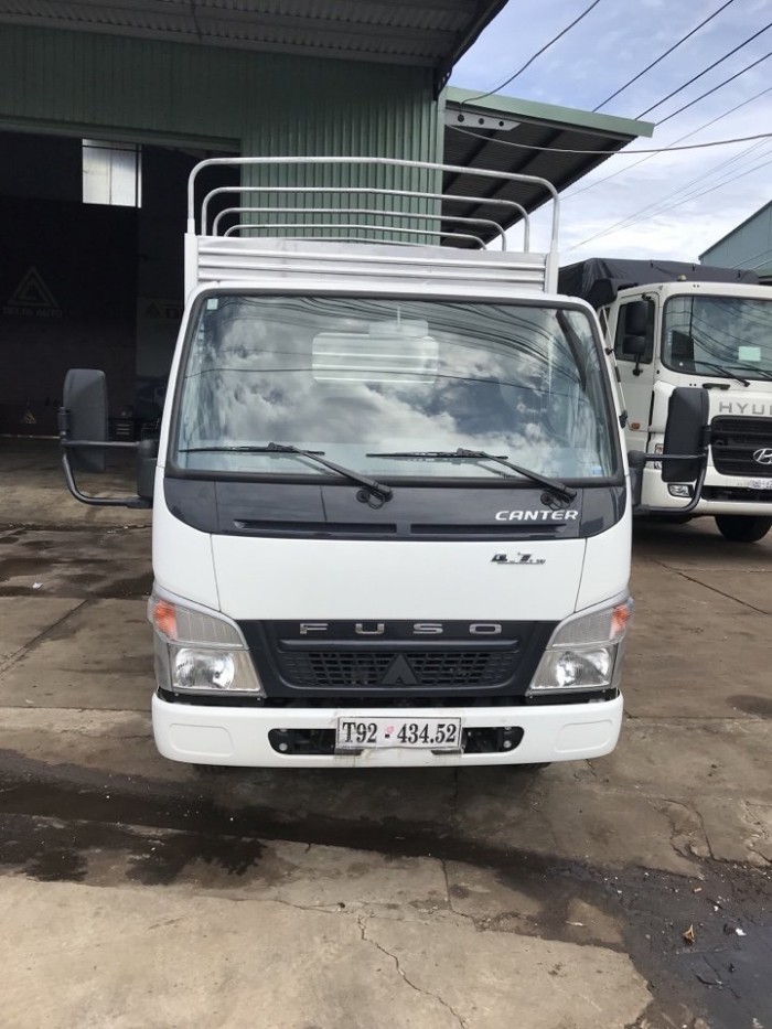 Xe tải Fuso Canter 4.7 thùng mui bạt, tải trọng 1.9 tấn - trả trước 50 triệu, giao xe ngay