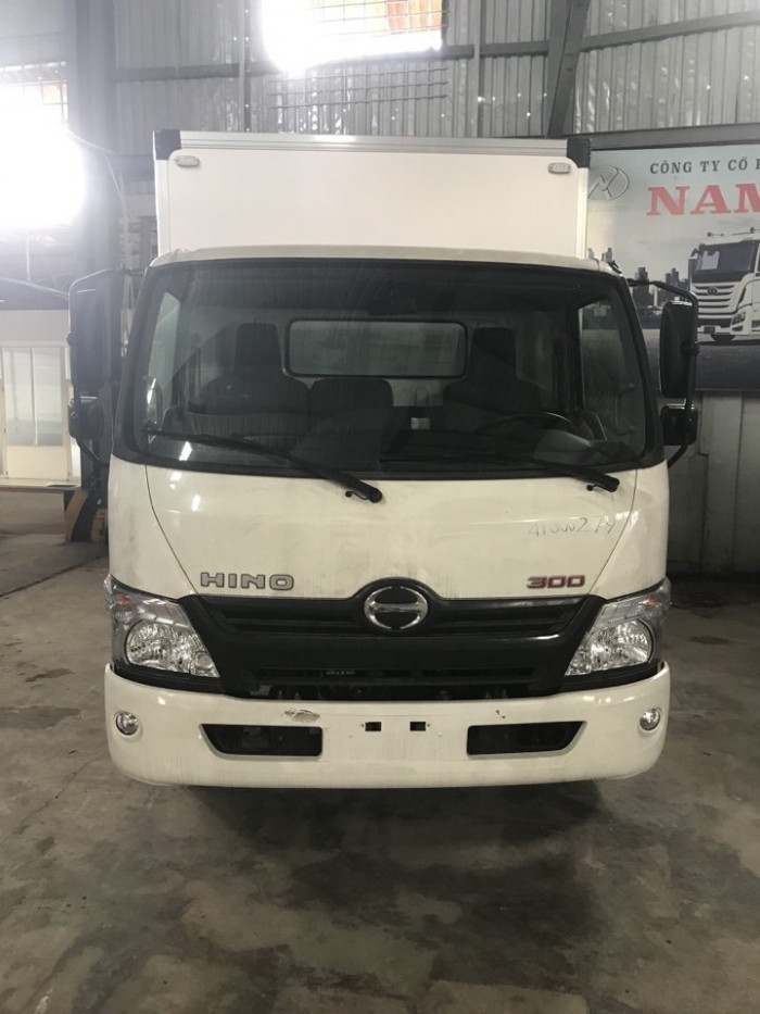 Xe tải Hino 3.5 tấn thùng đông lạnh, Xe đông lạnh HINO 3T5 XZU720L trả trước 100 triệu, giao xe ngay