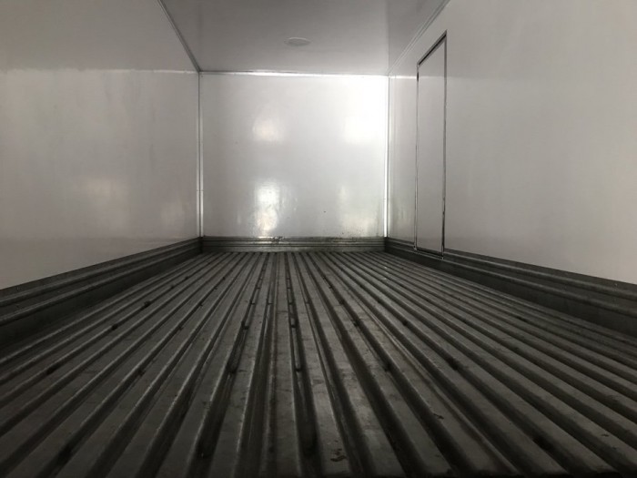 Xe tải Hino 3.5 tấn thùng đông lạnh, Xe đông lạnh HINO 3T5 XZU720L trả trước 100 triệu, giao xe ngay