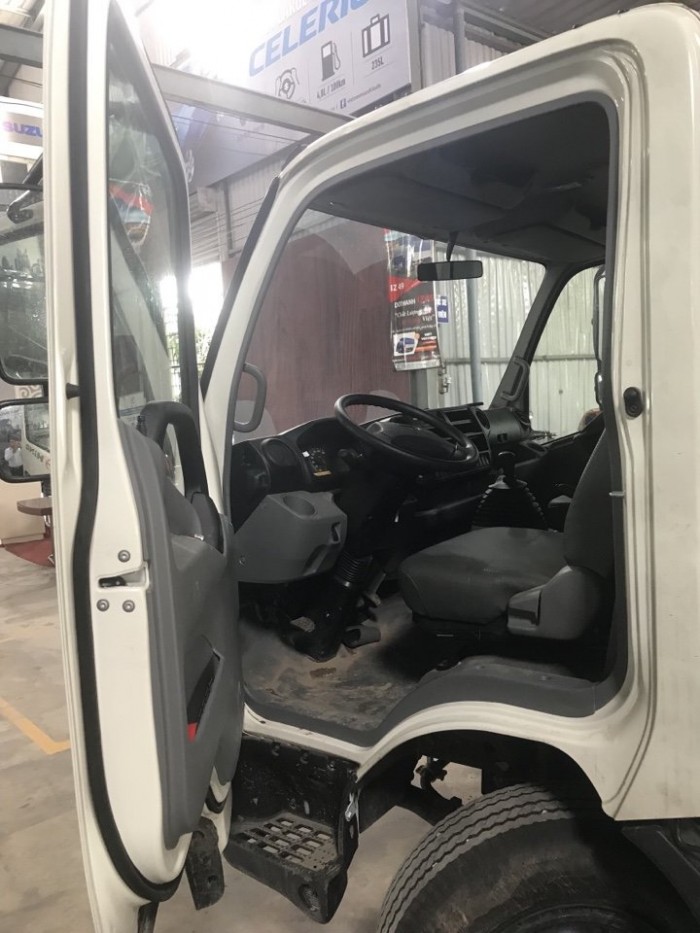 Xe tải Hino 3.5 tấn thùng đông lạnh, Xe đông lạnh HINO 3T5 XZU720L trả trước 100 triệu, giao xe ngay