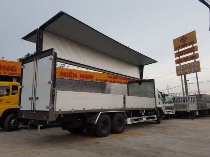 Xe tải Hino 3 chân FL8JTSL 16 tấn thùng cánh dơi - Trả trước 10% nhận xe