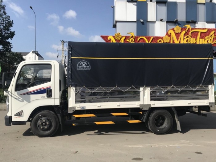 Xe tải Hyundai IZ65 Gold 2.5 tấn thùng mui bạt, trả trước 60 triệu, giao xe ngay