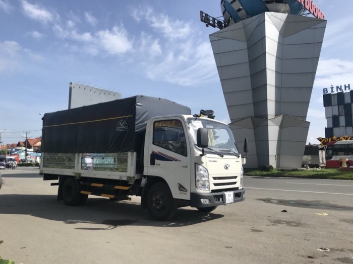 Xe tải Hyundai IZ65 Gold 2.5 tấn thùng mui bạt, trả trước 60 triệu, giao xe ngay