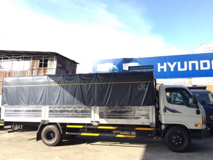 Mua trả góp xe tải Hyundai 8.5 tấn, thùng mui bạt - GIAO XE NGAY