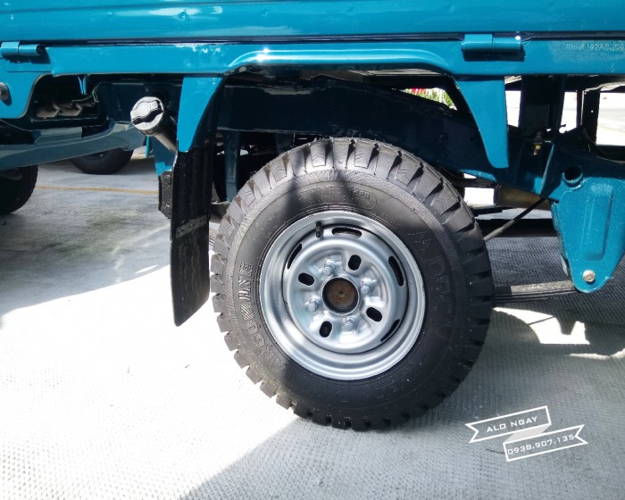 Xe tải 900 kg THACO TOWNER mui bạt, màu xanh, máy EURO 4, hỗ trợ trả góp