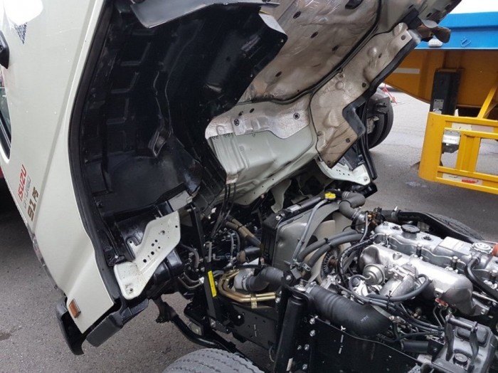 Xe tải ISUZU 2.2 tấn QKR77HE4, thùng mui bạt, trả trước 70 triệu - GIAO XE NGAY