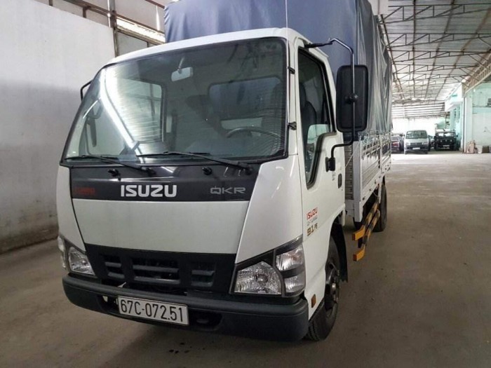 Xe tải ISUZU 2.2 tấn QKR77HE4, thùng mui bạt, trả trước 70 triệu - GIAO XE NGAY