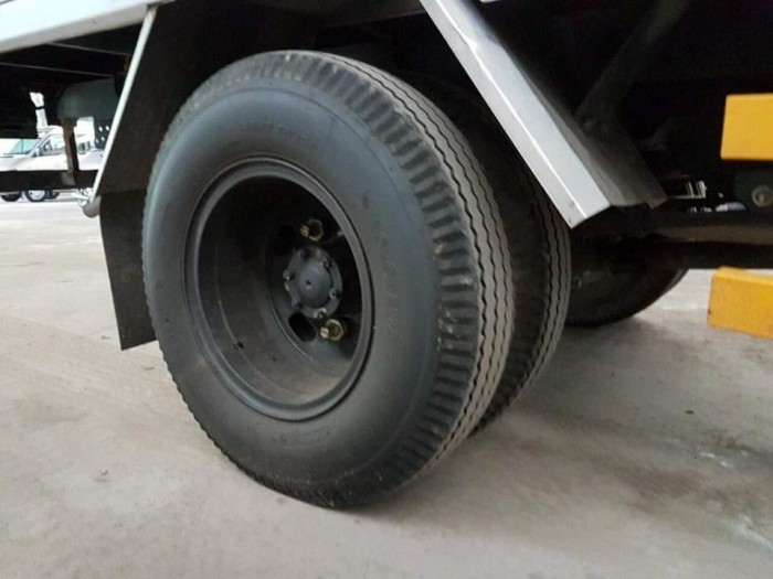 Xe tải ISUZU 2.2 tấn QKR77HE4, thùng mui bạt, trả trước 70 triệu - GIAO XE NGAY