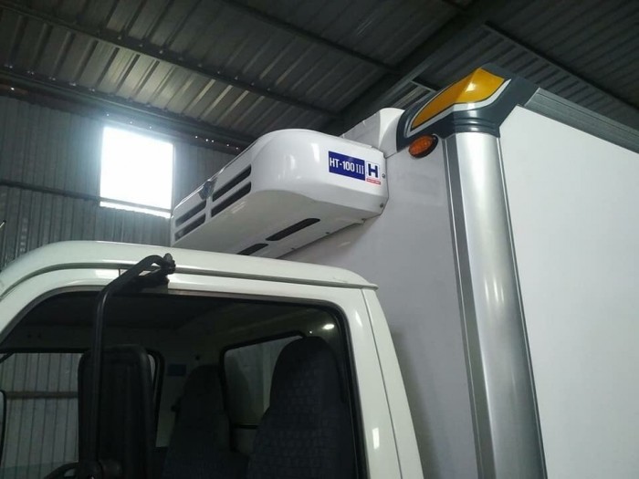 Xe tải ISUZU 2.4 tấn QKR77HE4, thùng đông lạnh - Trả trước 100 triệu, giao xe ngay.