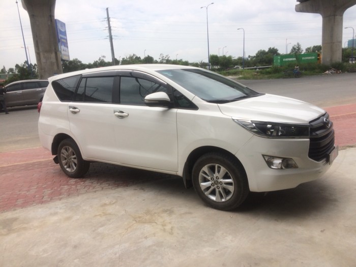 Bán xe Innova số sàn màu Trắng đời 2017