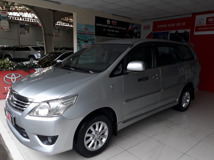 Bán xe Innova số sàn đời 2012 trả góp