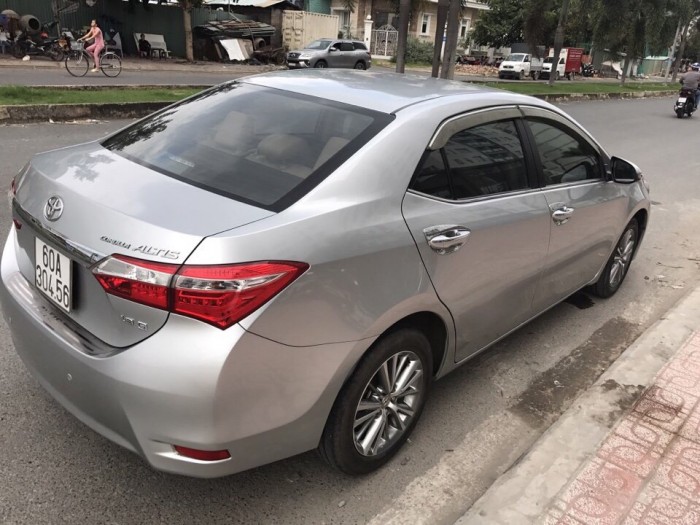 Bán Toyata Altis sx 2k16 chạy lướt