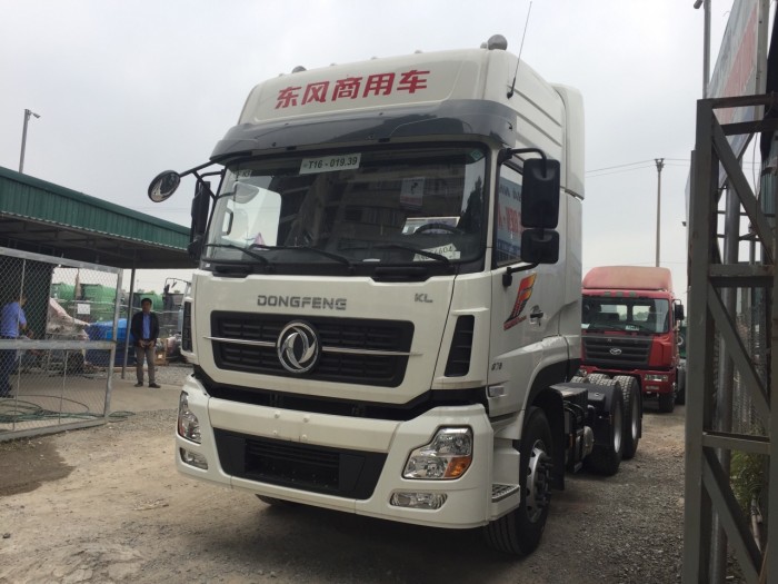 Đầu kéo Dongfeng động cơ 375hp máy yuchai sản xuất mới 2017
