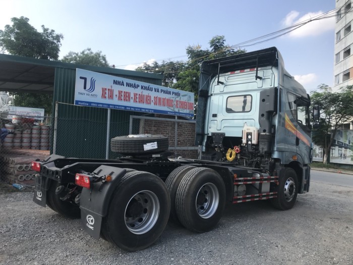 ĐẦU KÉO CAMC ĐỘNG CƠ CUMIN 375PS SẢN XUẤT 2017