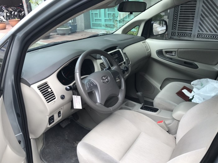Mình bán Toyota Innova G 2014 tự động màu bạc xe đẹp zin nguyên