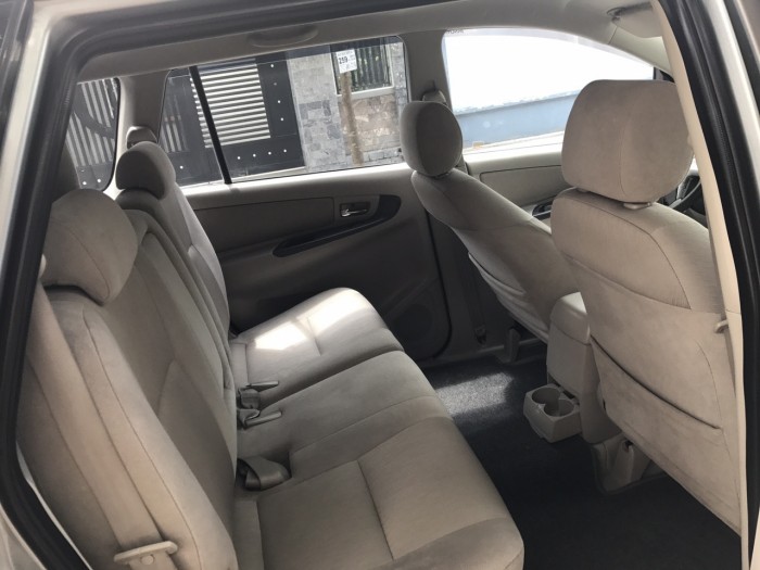 Mình bán Toyota Innova G 2014 tự động màu bạc xe đẹp zin nguyên