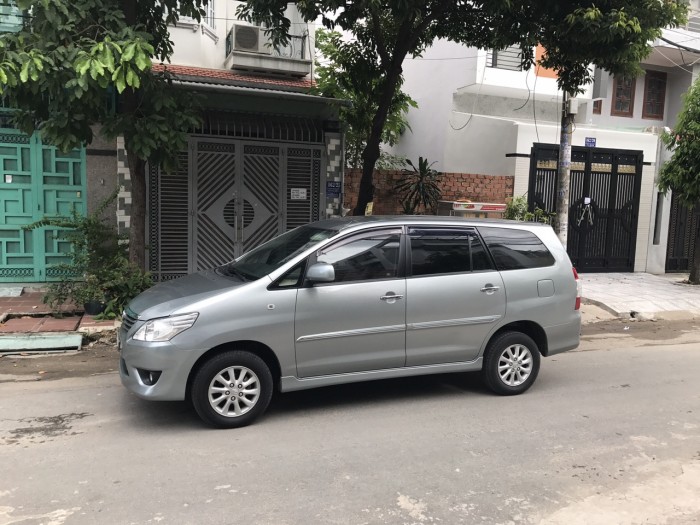 Mình bán Toyota Innova G 2014 tự động màu bạc xe đẹp zin nguyên