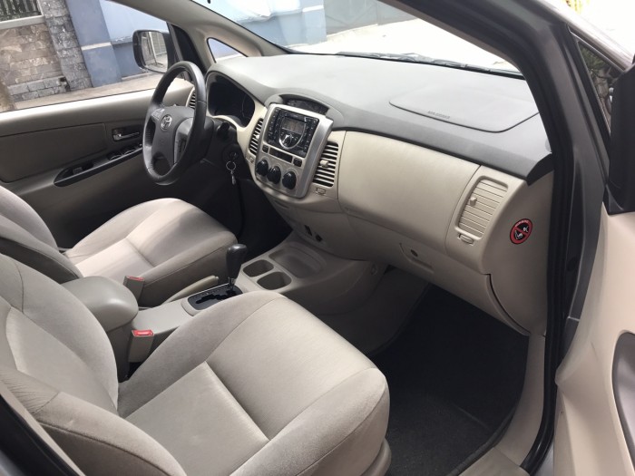Mình bán Toyota Innova G 2014 tự động màu bạc xe đẹp zin nguyên