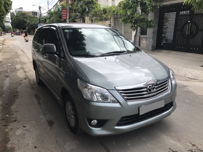 Mình bán Toyota Innova G 2014 tự động màu bạc xe đẹp zin nguyên