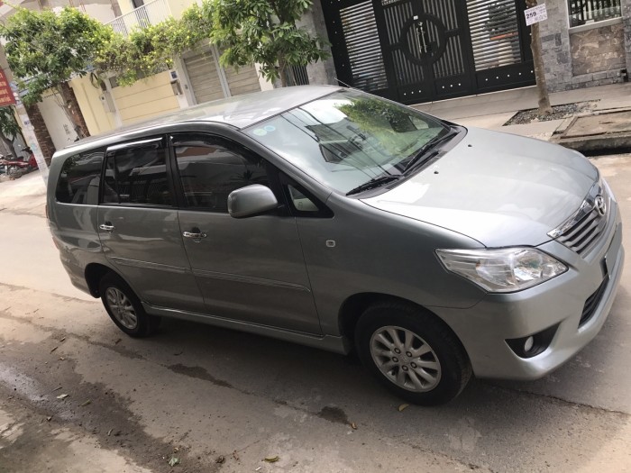 Mình bán Toyota Innova G 2014 tự động màu bạc xe đẹp zin nguyên