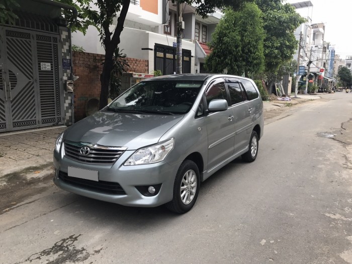 Mình bán Toyota Innova G 2014 tự động màu bạc xe đẹp zin nguyên
