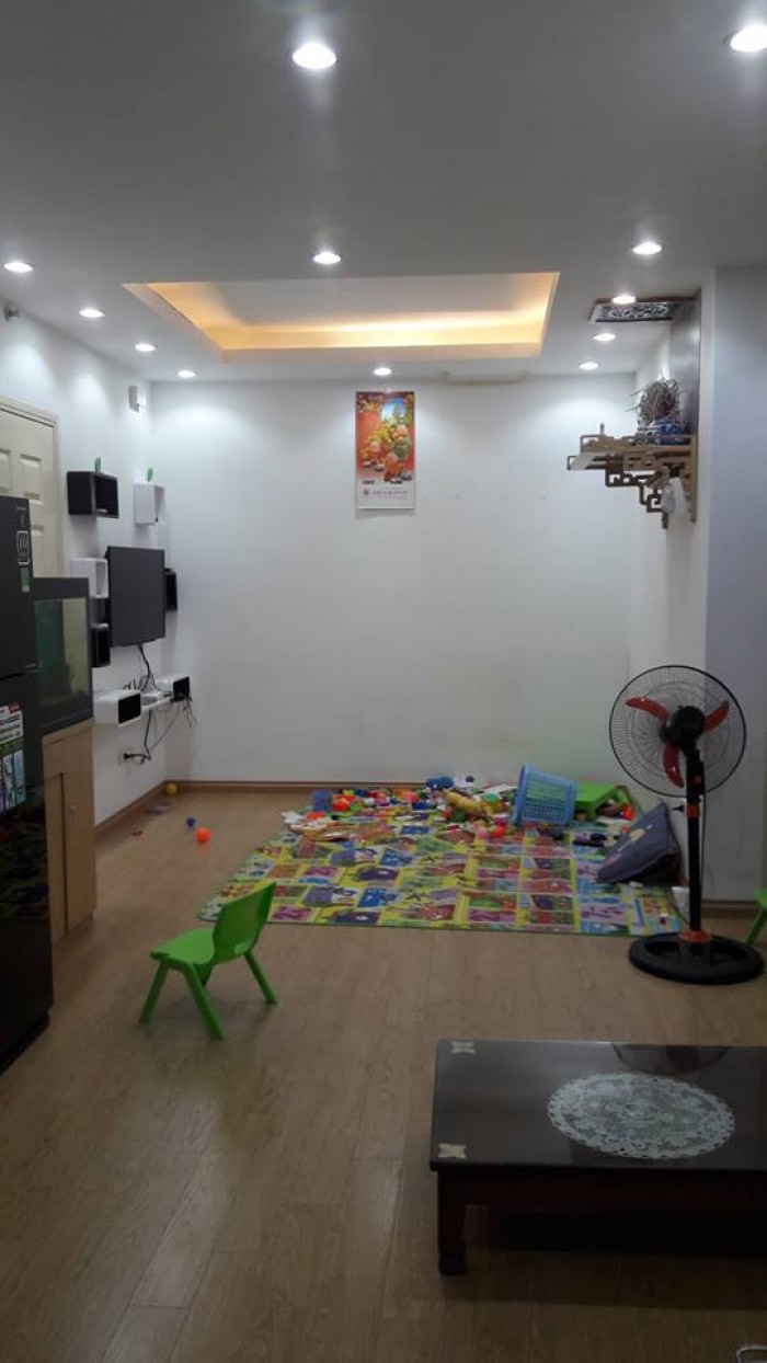 Bán gấp trong tháng, CHCC 55m2, 2PN,2VS, nội thất đầy đủ, view hồ, tòa HH1C Linh Đàm