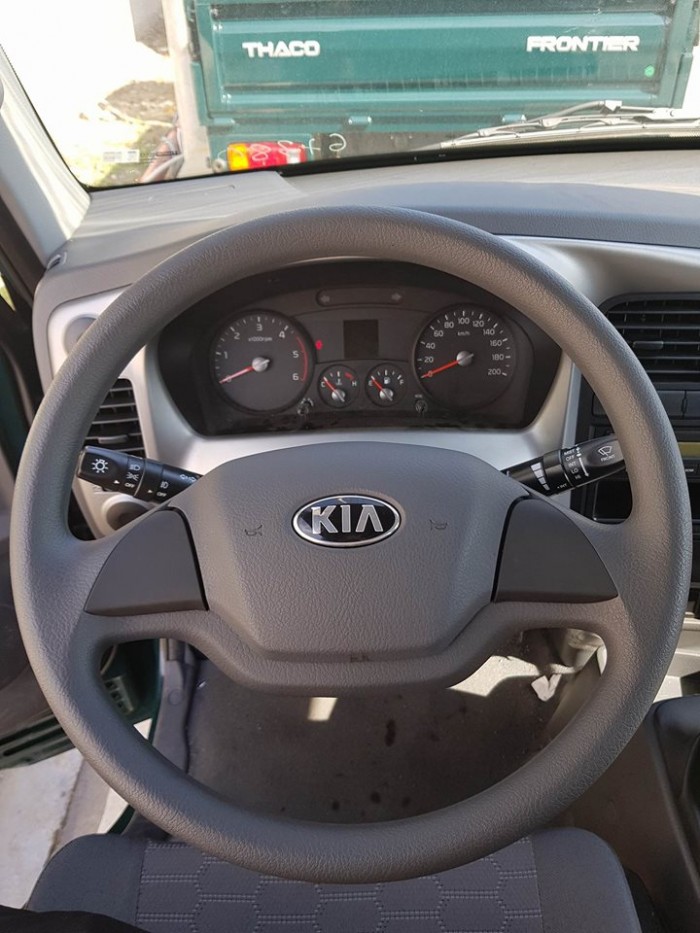 Xe tải 1 tấn, 1,9 tấn Kia K200 đời 2018 máy E4 thùng kín. Hỗ trợ vay trả góp.