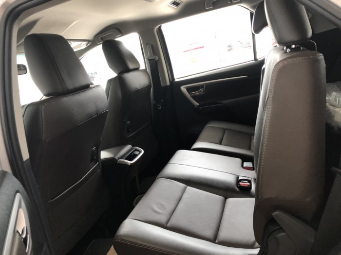 FORTUNER 2.8V (4X4) XE 2 CẦU màu nâu máy dầu giao ngay