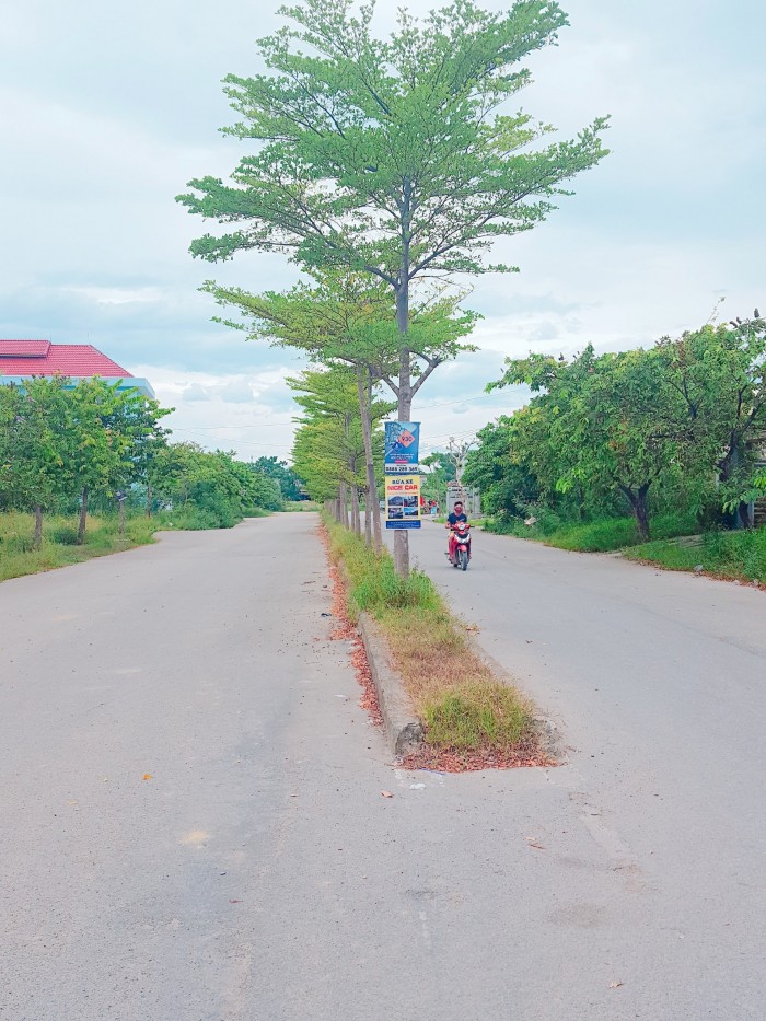 Bán lô đất đẹp mặt tiền Nguyễn Duy Trinh giá cực hấp dẫn 20,8tr/m2