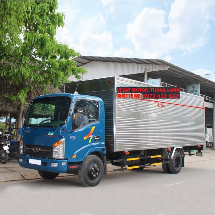 Xe tải 1,9T thùng dài 6,1m vào thành phố ban ngày