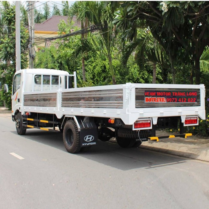 Xe tải 1,9T thùng dài 6,1m vào thành phố ban ngày