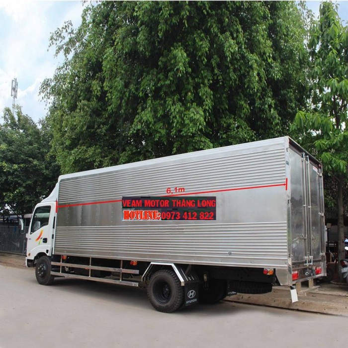 Xe tải 1,9T thùng dài 6,1m vào thành phố ban ngày