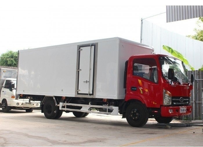 Xe tải 1,9T thùng Composit 6,1m vào TP ban ngày