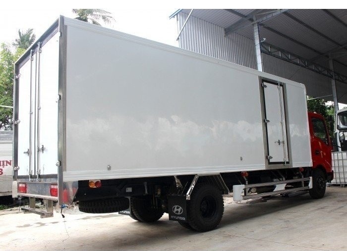 Xe tải 1,9T thùng Composit 6,1m vào TP ban ngày