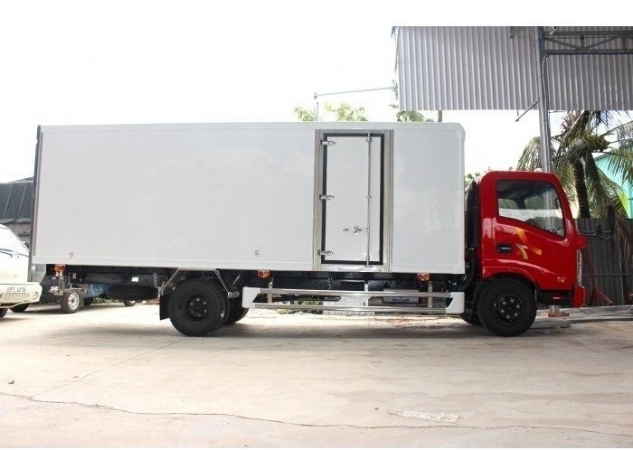 Xe tải 1,9T thùng Composit 6,1m vào TP ban ngày