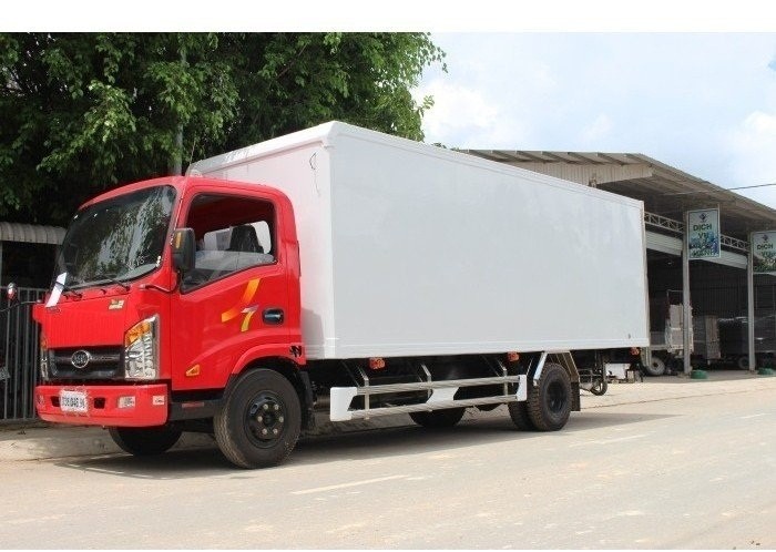 Xe tải 1,9T thùng Composit 6,1m vào TP ban ngày