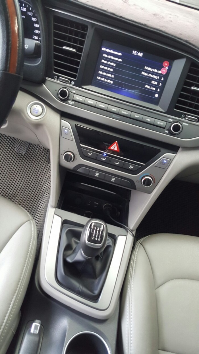 Bán Hyundai Elantra GLS 1.6MT màu trắng số sàn sản xuất 2016 biển Sài Gòn lăn bánh 29000km