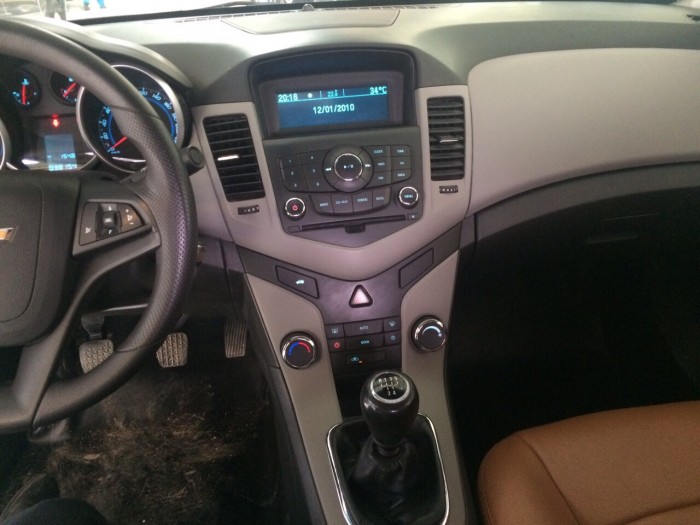 Bán chevrolet Cruze sx2k16 màu trắng