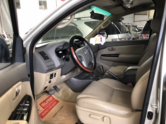 Bán Fortuner V máy xăng đời 2012, có trả góp, giá thương lượng