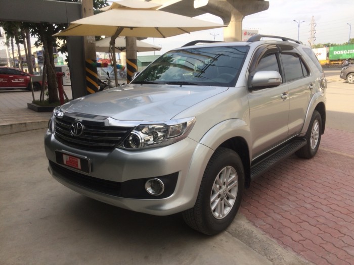 Bán xe Fortuner máy dầu 2012 màu Bạc