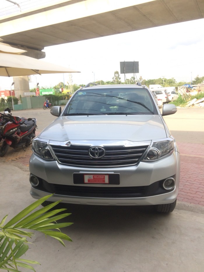 Bán xe Fortuner máy dầu 2012 màu Bạc