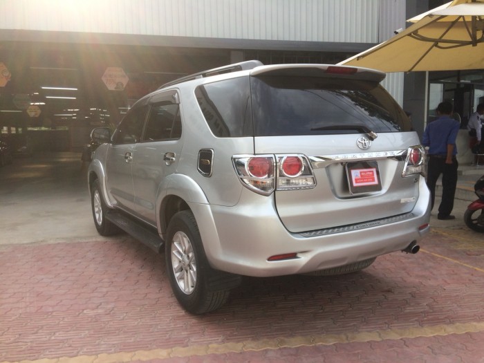 Bán xe Fortuner máy dầu 2012 màu Bạc