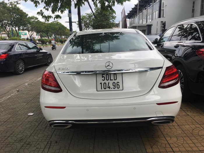 - Mercedes E250 AMG 2017 , Màu trắng , nội thất đen