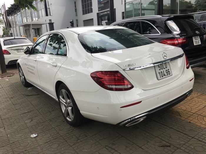 - Mercedes E250 AMG 2017 , Màu trắng , nội thất đen