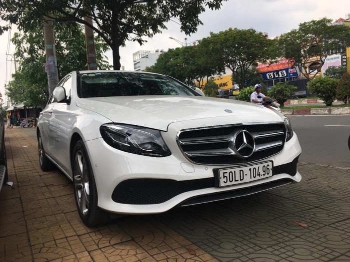 - Mercedes E250 AMG 2017 , Màu trắng , nội thất đen