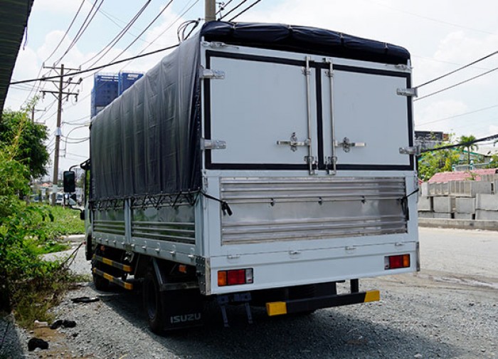 Xe tải Isuzu 3.5 tấn, thùng mui bạt, trả trước 80 triệu, giao xe ngay