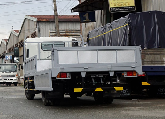 Xe tải Isuzu 3.5 tấn, thùng lửng, trả trước 50 triệu, giao xe ngay